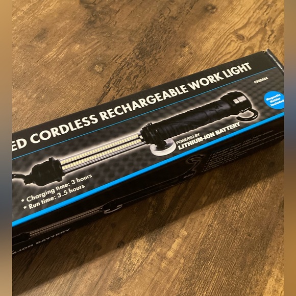 Capri Tools 60 SMD LED Cordless Rechargeable Work Light - Picture 3 of 7